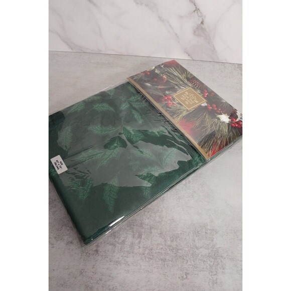 New Lenox For the Holidays Green 52x70 Oblong Holly Christmas Tablecloth 0936-3 - Picture 5 of 10